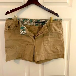 Great Pair of Khaki Woman’s Summer Shorts